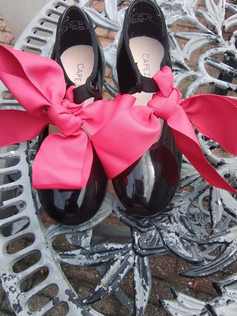 Girls Capezio Black Patent  Tap Shoes with Bright Red  Bows
